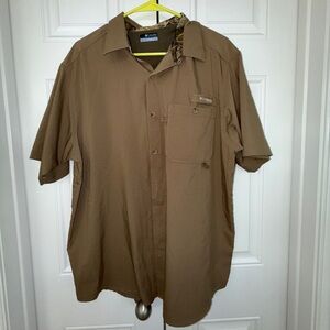 Columbia Shirt.  Short Sleeve brown camo accent collar  Outdoor Fishing vented